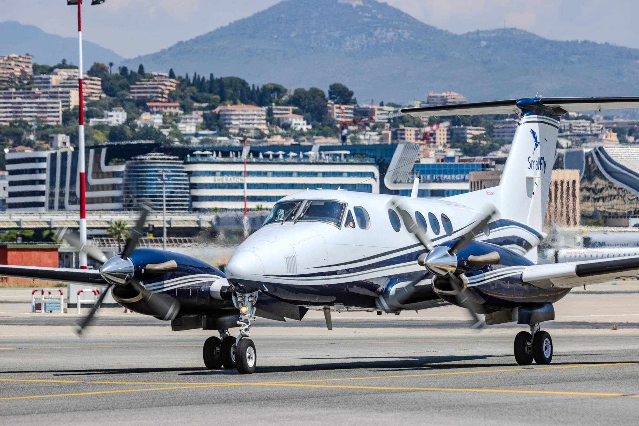 Un King Air 200 SmallFly all’aeroporto di Nizza